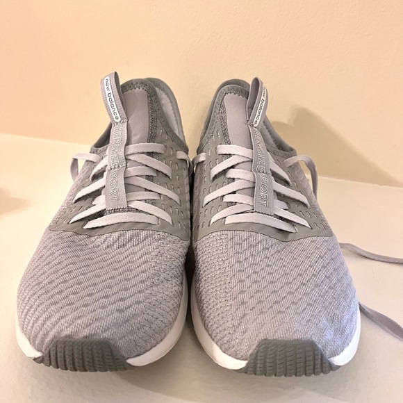 New Balance Dynasoft Nergize Sport V2 Sneaker - Women's size 10 - Picture 3 of 8